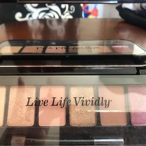 Buxom Eye Shadow Palette